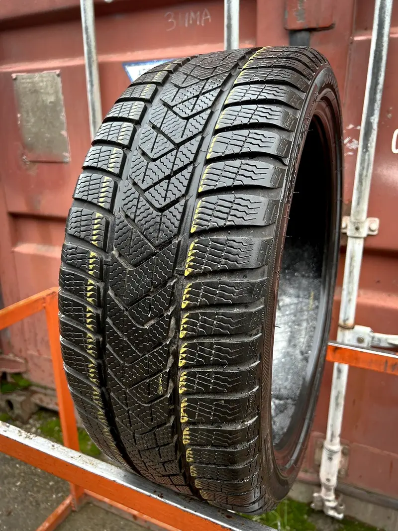 Б/у шина 215/40 R18 Pirelli Winter Sottozero 3