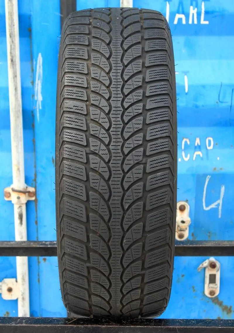 Б/у шина 215/45 R16 Bridgestone Blizzak LM32, фото 1