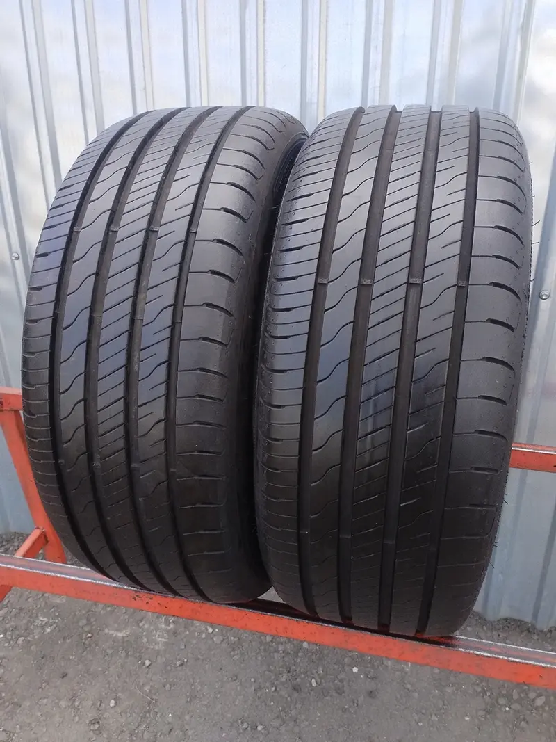 Пара б/у шин 215/45 R16 Goodyear EfficientGrip Performance 2, фото 1