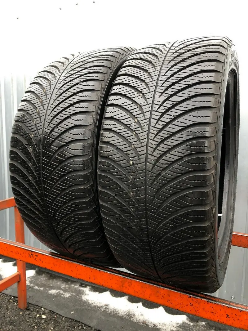 Пара б/у шин 215/45 R16 Goodyear Vector 4Seasons Gen-2