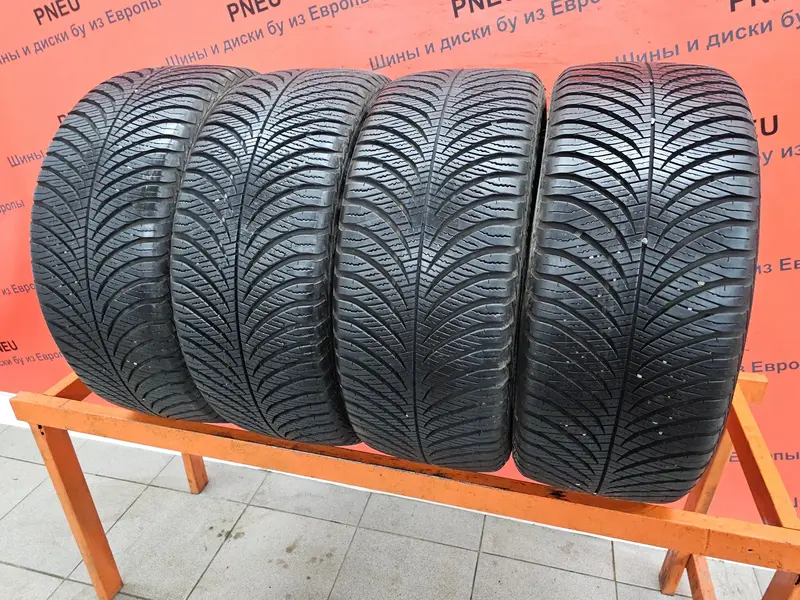 Комплект б/у шин 215/45 R16 Goodyear Vector 4Seasons Gen-2