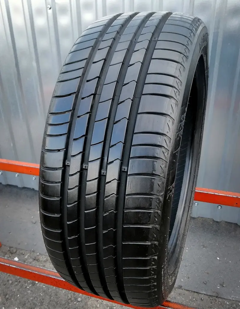 Б/у шина 215/45 R16 Kumho Ecsta HS 51