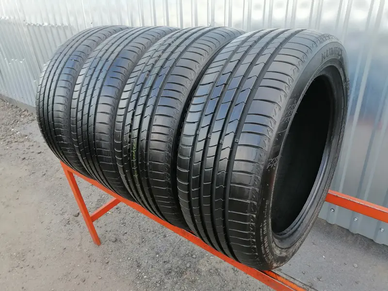 Комплект б/у шин 215/45 R16 Kumho Ecsta HS 51