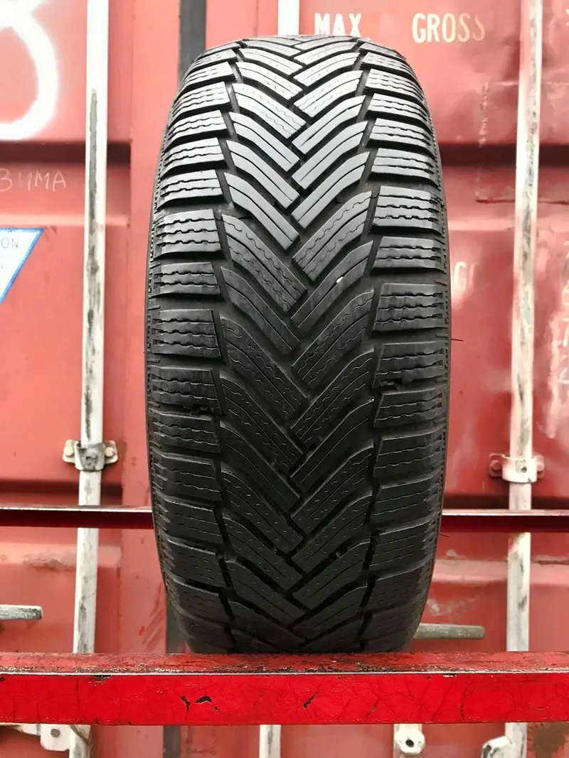 Б/у шина 215/45 R16 Michelin Alpin 6