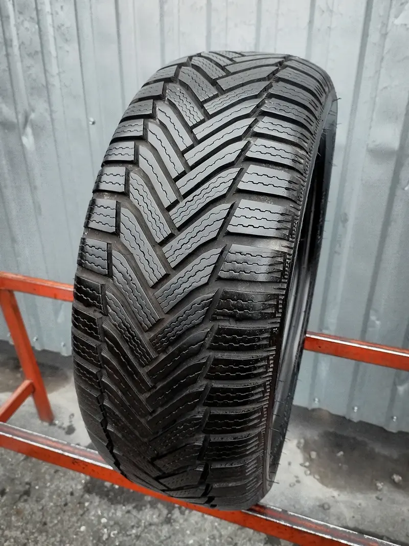 Б/у шина 215/45 R16 Michelin Alpin 6