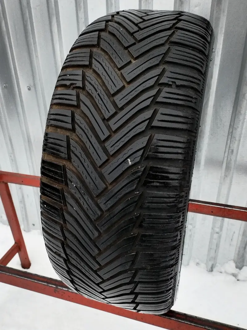 Б/у шина 215/45 R16 Michelin Alpin 6