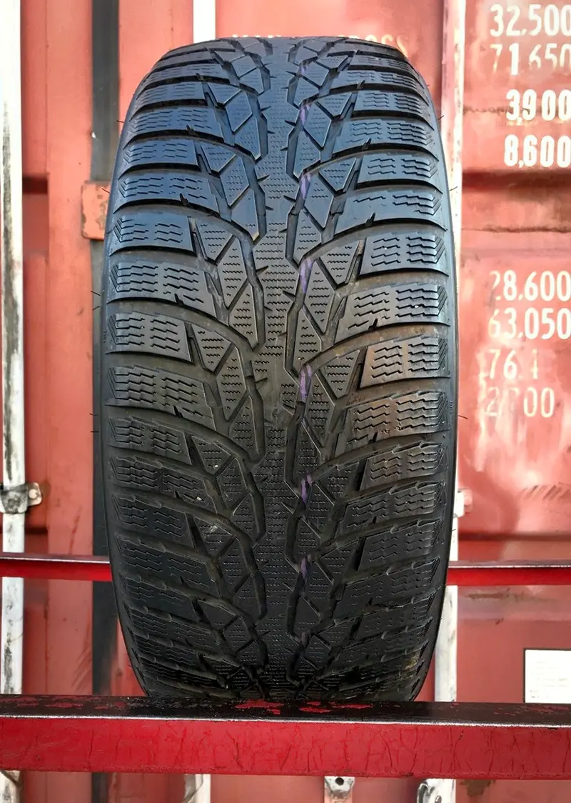 Б/у шина 215/45 R16 Nokian WR D4