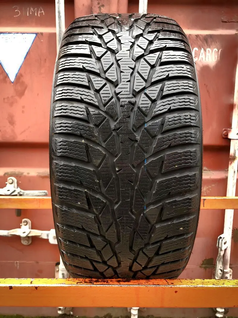 Б/у шина 215/45 R16 Nokian WR D4