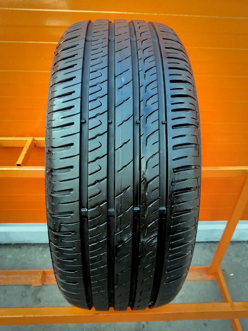 Б/у шина 215/45 R17 Barum Bravuris 5HM