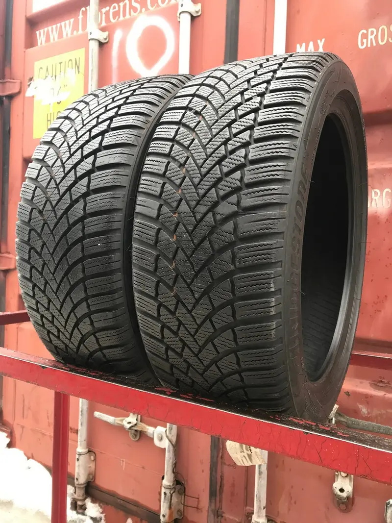 Пара б/у шин 215/45 R17 Bridgestone Blizzak LM-005