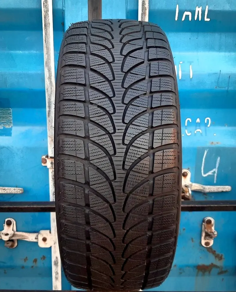 Б/у шина 215/45 R17 Bridgestone Blizzak LM32