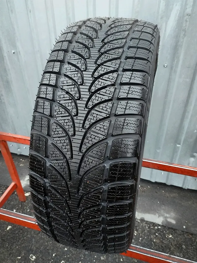Б/у шина 215/45 R17 Bridgestone Blizzak LM32