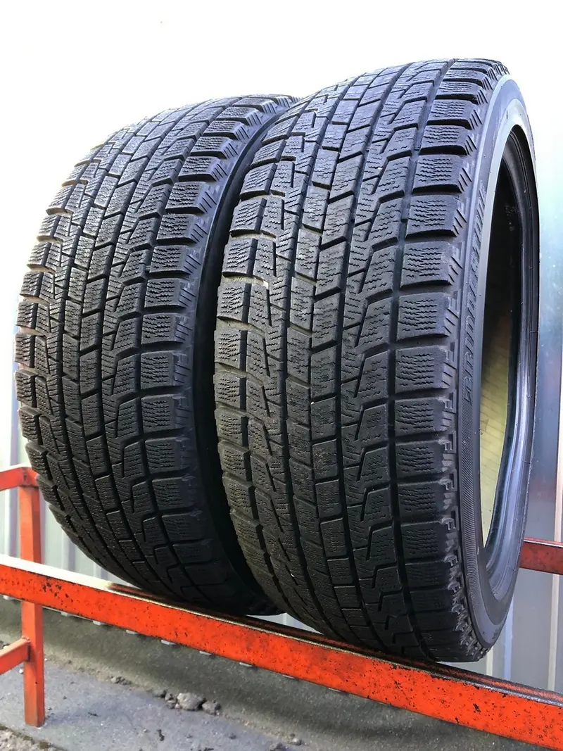 Пара б/у шин 215/45 R17 Bridgestone Blizzak Revo 1