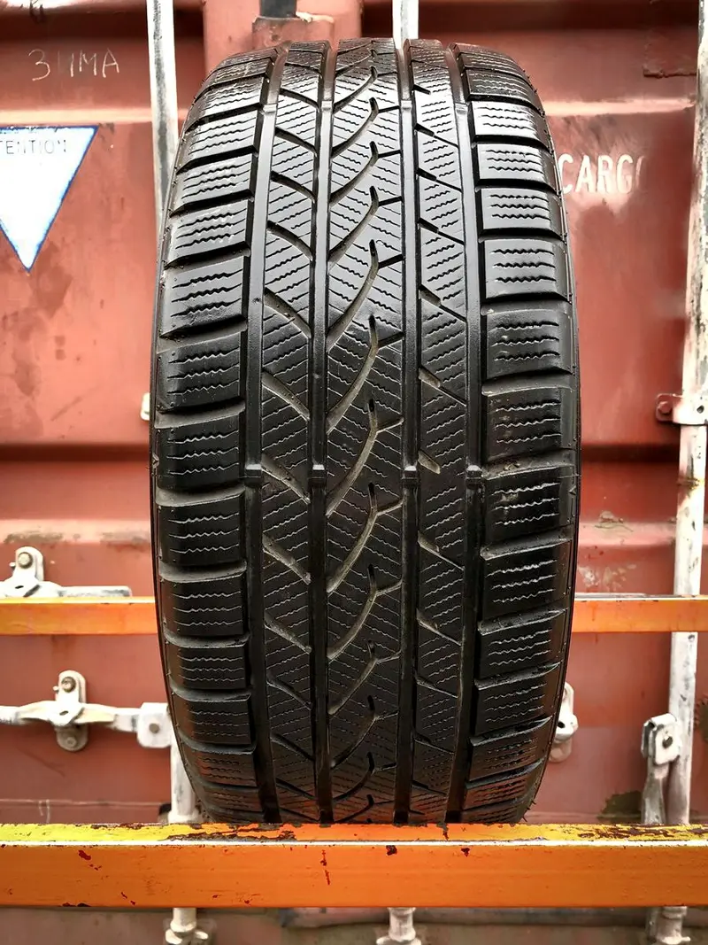Б/у шина 215/45 R17 Falken Eurowinter HS-439