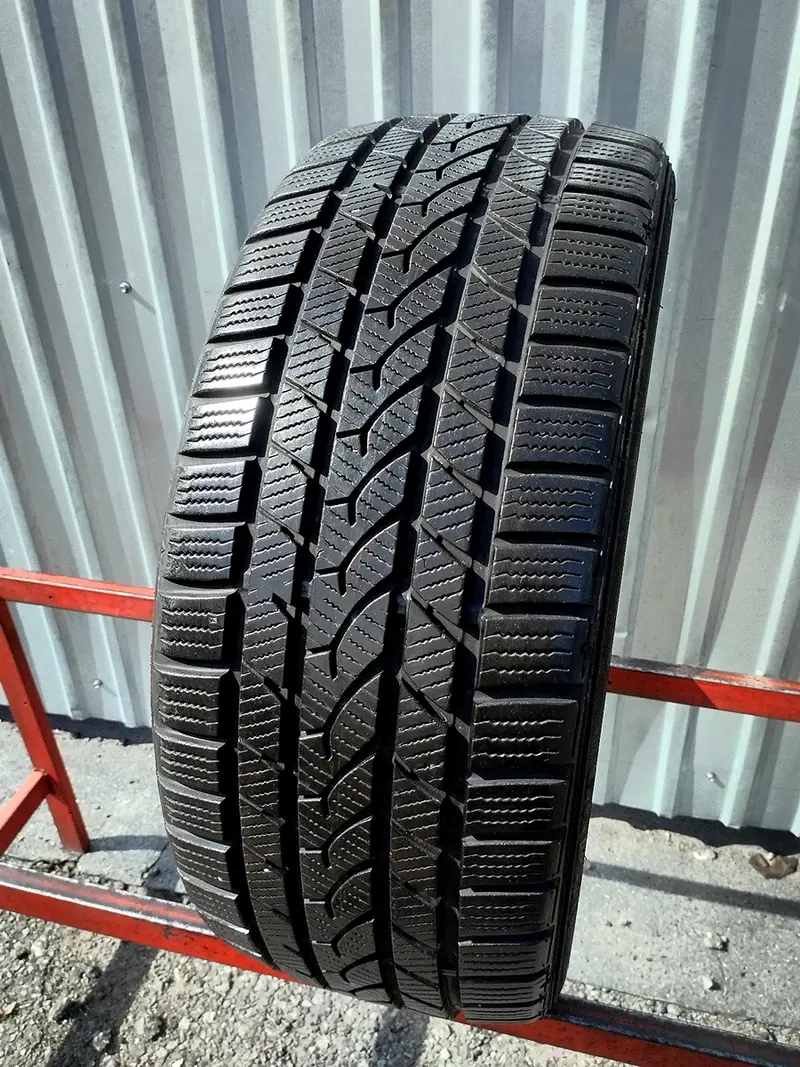 Б/у шина 215/45 R17 Falken Eurowinter HS-449, фото 1