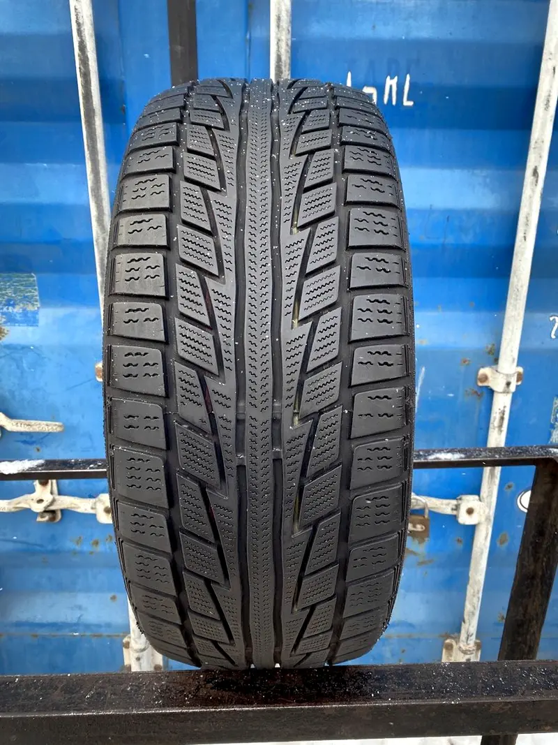 Б/у шина 215/45 R17 Nankang SV-2