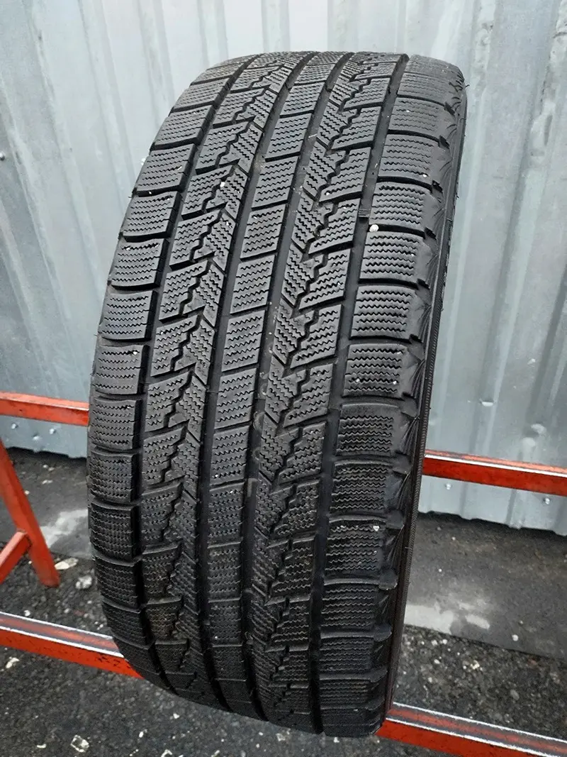 Б/у шина 215/45 R17 Nexen Winguard Ice