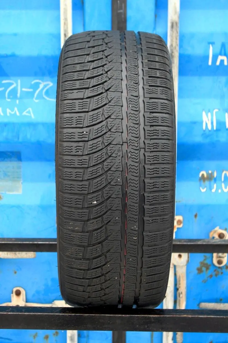 Б/у шина 215/45 R17 Nokian WR A4, фото 1