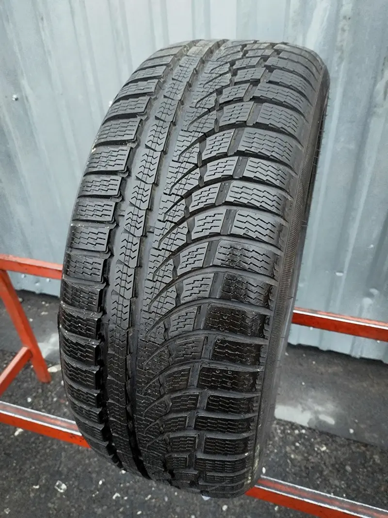 Б/у шина 215/45 R17 Nokian WR A4