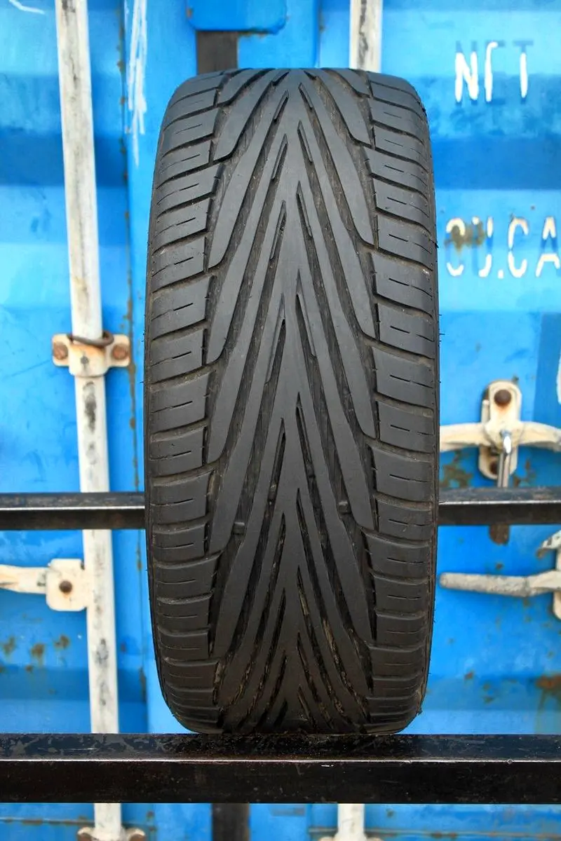 Б/у шина 215/45 R17 Uniroyal Rain Sport 2