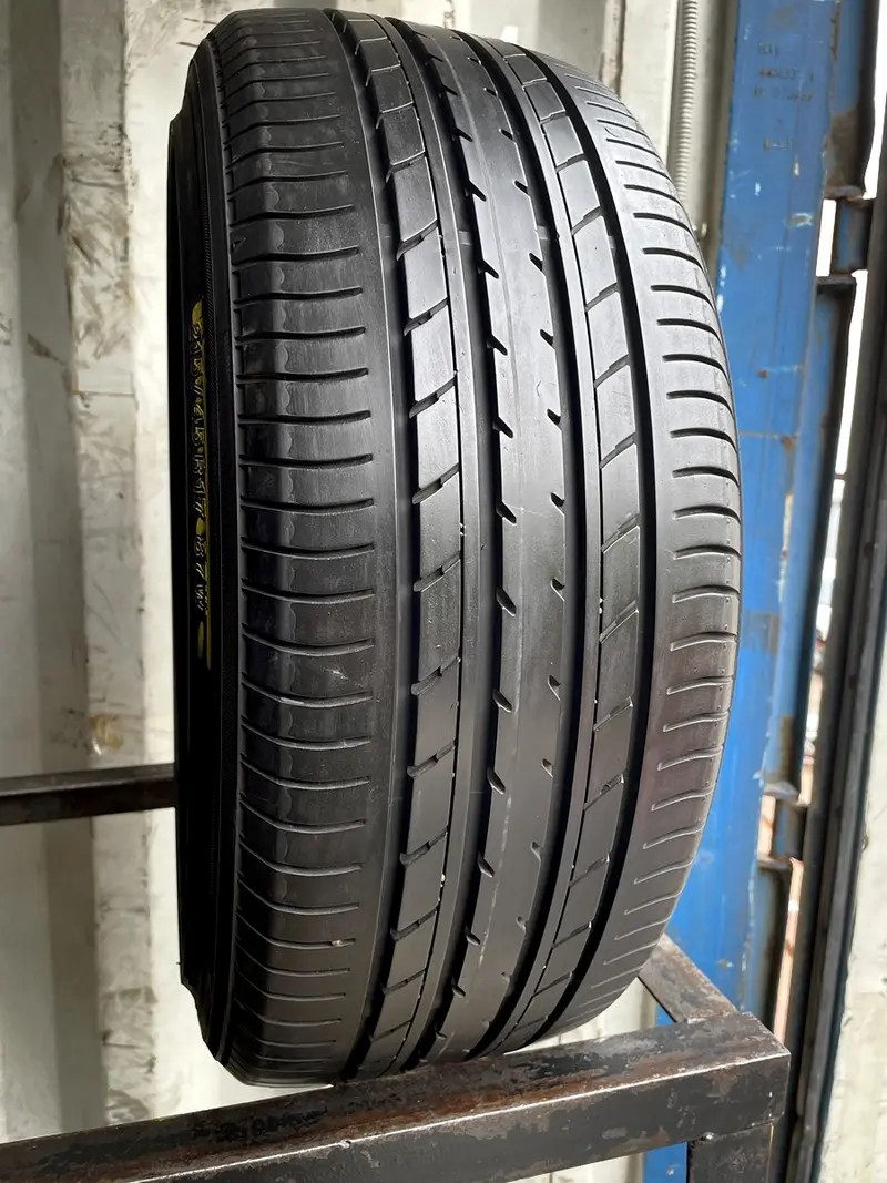 Б/у шина 215/45 R17 Yokohama BluEarth E70
