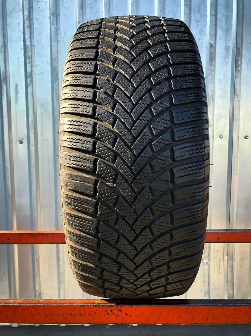 Б/у шина 215/45 R18 Bridgestone Blizzak LM-005