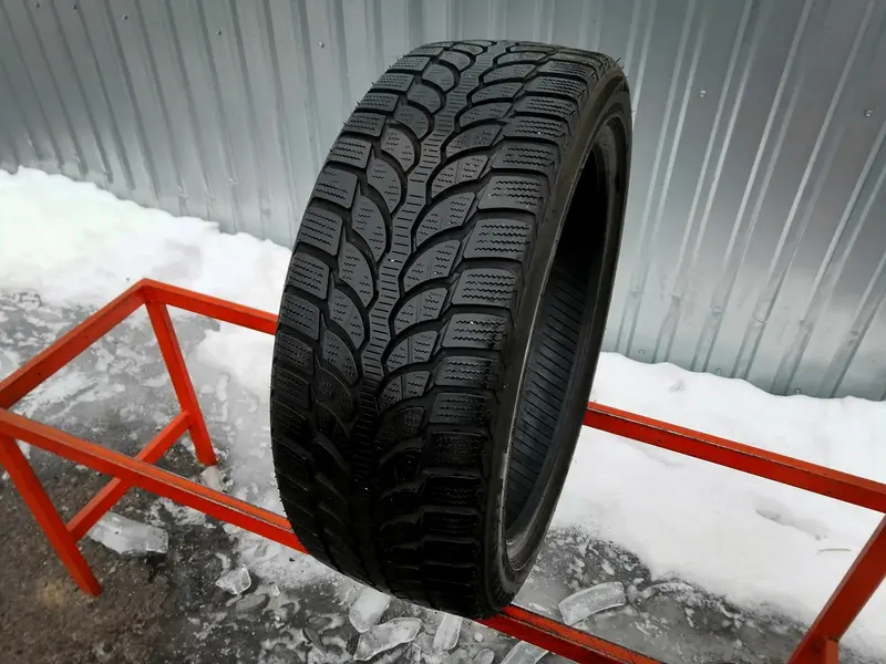 Б/у шина 215/45 R18 Bridgestone Blizzak LM32