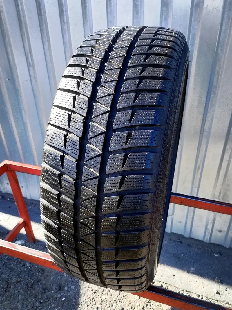 Б/у шина 215/45 R18 Falken Eurowinter HS-449