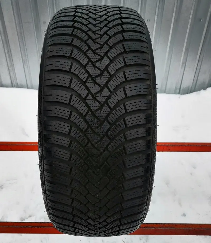 Б/у шина 215/45 R18 Falken Eurowinter HS01, фото 1