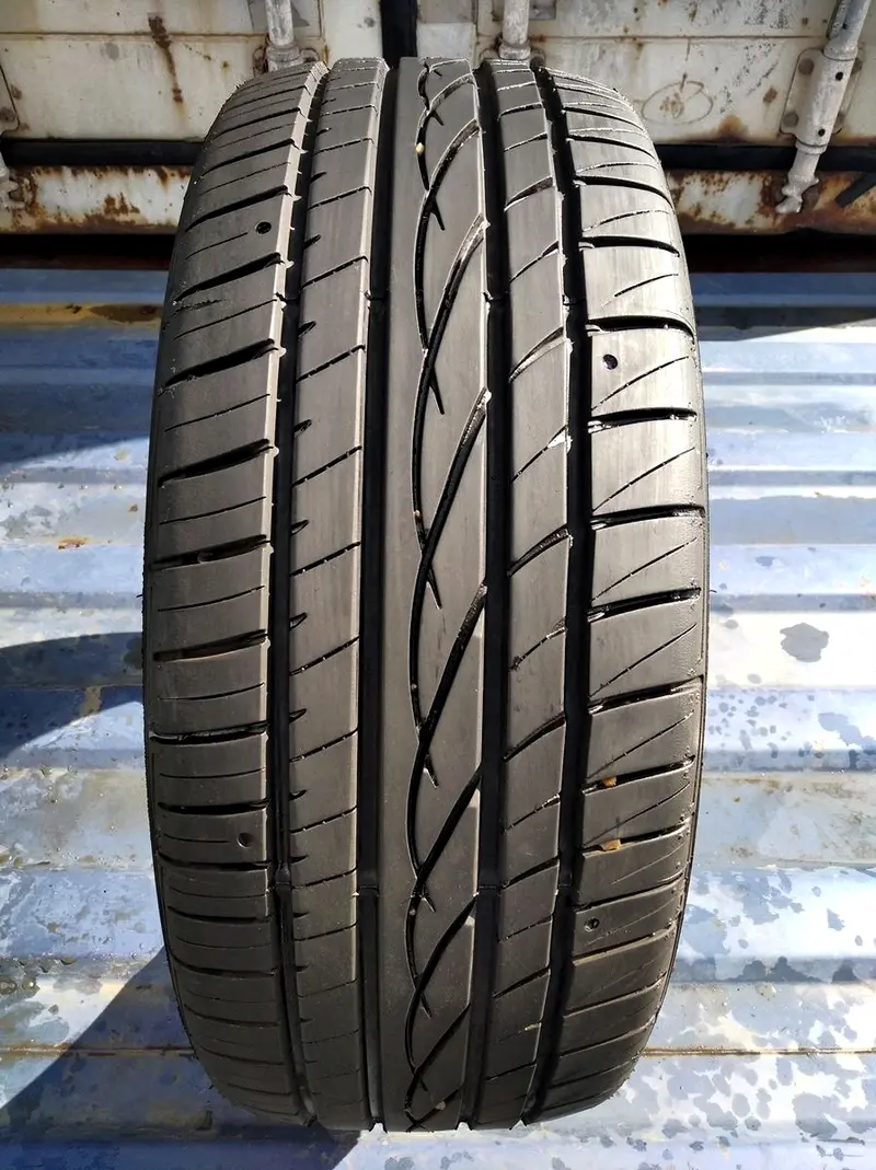Б/у шина 215/45 R18 Falken Ziex ZE-912