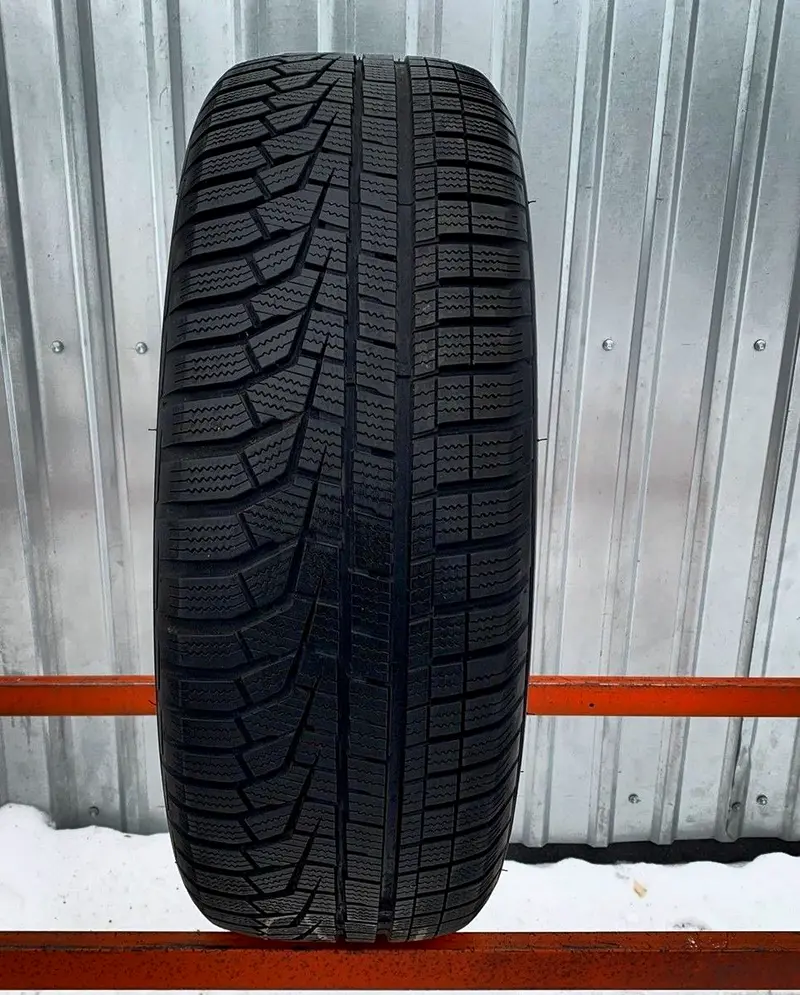 Б/у шина 215/45 R18 Hankook Winter I Cept Evo2 W320