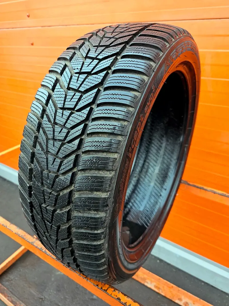 Б/у шина 215/45 R18 Hankook Winter I cept Evo3 W330