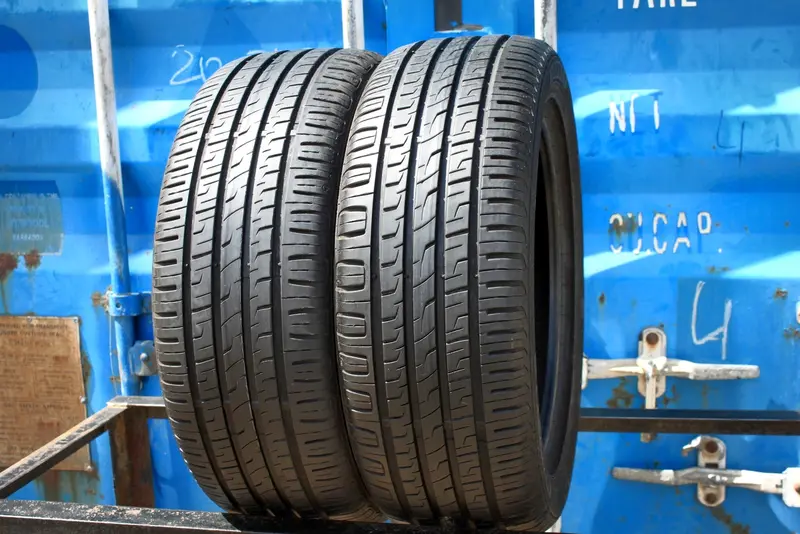 Пара б/у шин 215/50 R17 Barum Bravuris 3HM