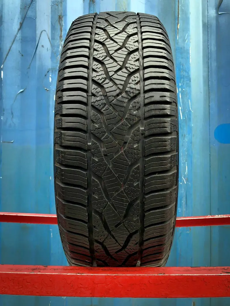 Б/у шина 215/50 R17 Barum Quartaris 5