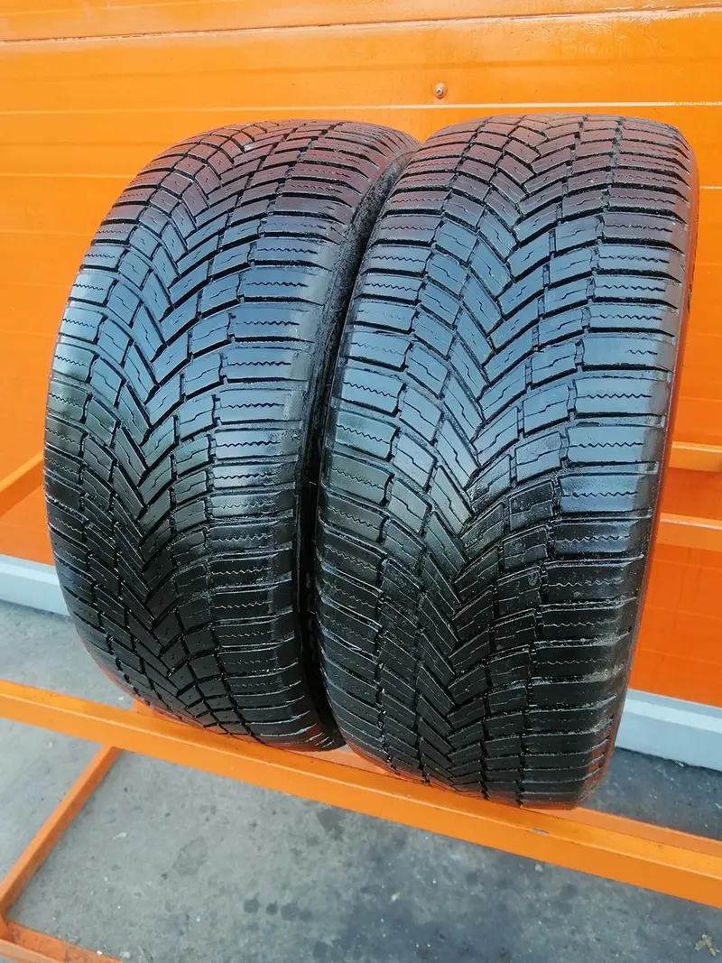 Пара б/у шин 215/50 R17 Bridgestone Weather Control A005