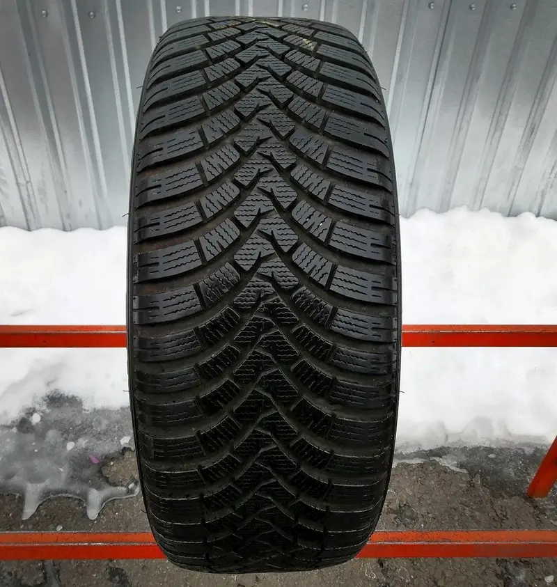 Б/у шина 215/50 R17 Falken Eurowinter HS01