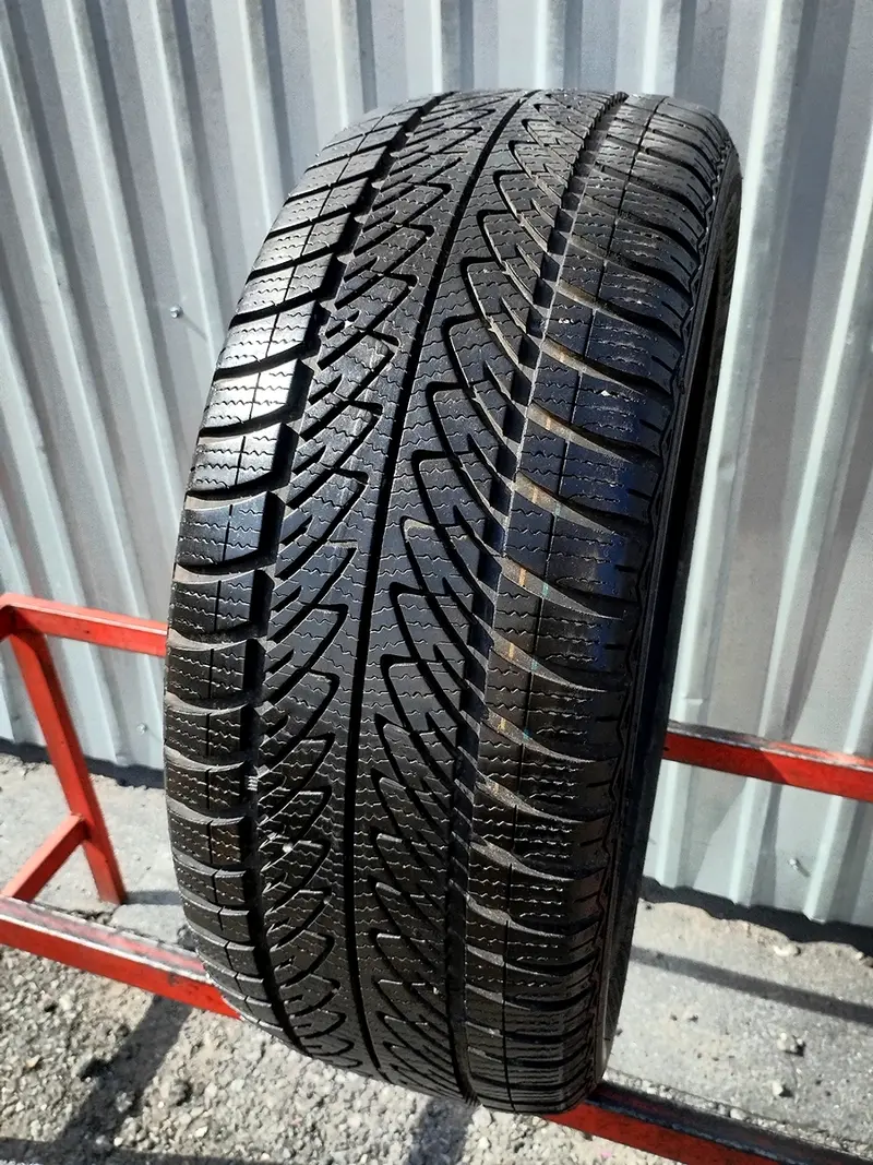 Б/у шина 215/50 R17 Goodyear Ultra Grip 8 Performance