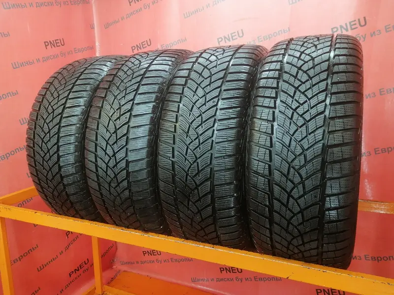 Комплект б/у шин 215/50 R17 Goodyear Ultra Grip Perfomance GEN-1