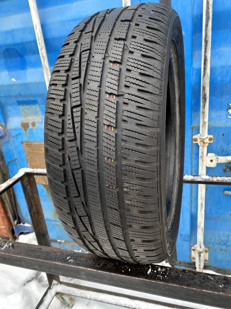 Б/у шина 215/50 R17 Goodyear Ultra Grip Performance