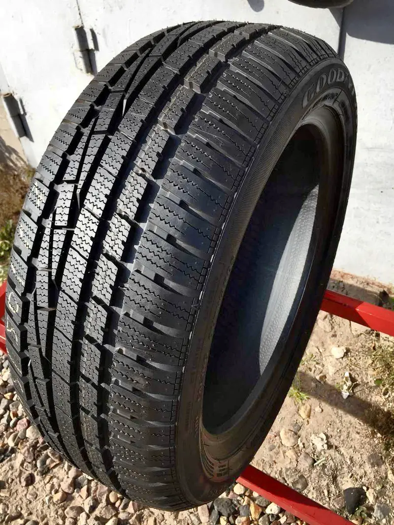 Новая шина 215/50 R17 Goodyear Ultra Grip Performance, фото 1