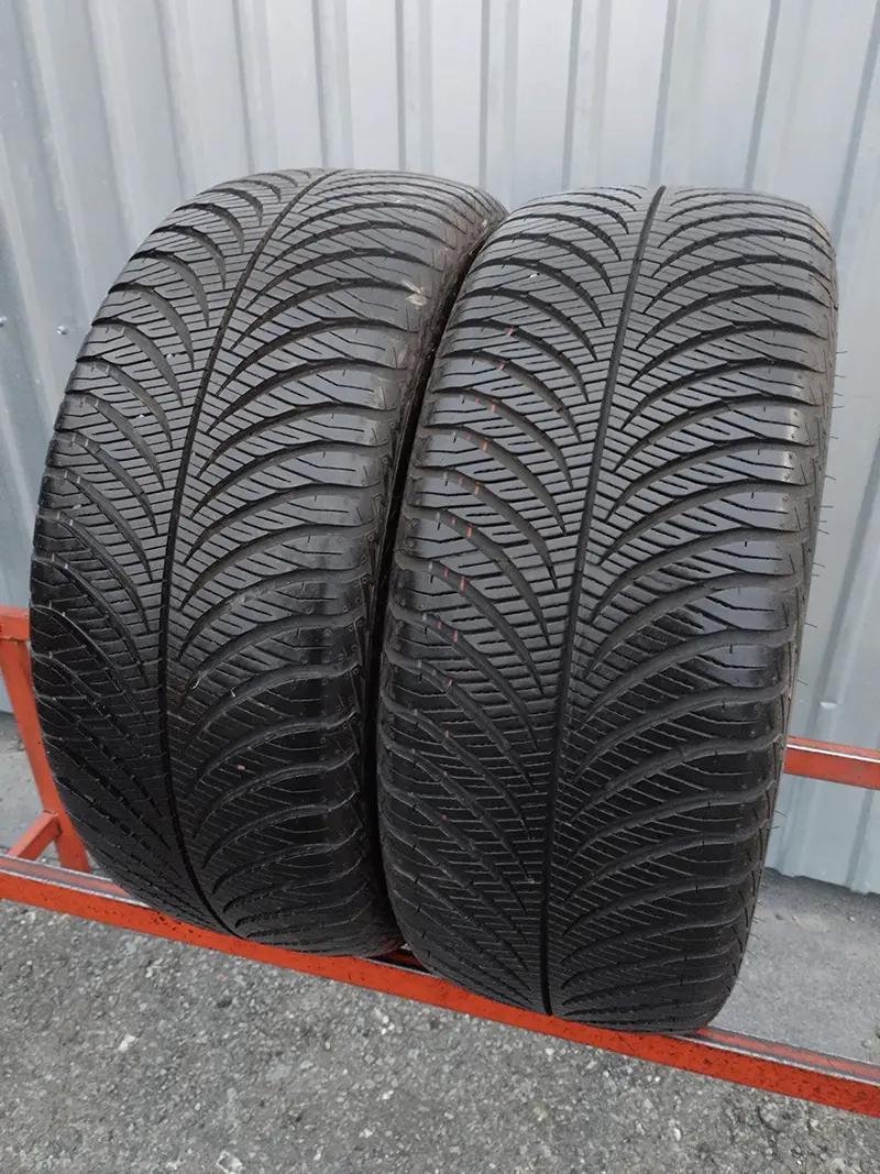 Пара б/у шин 215/50 R17 Goodyear Vector 4Seasons Gen-2