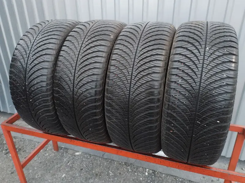 Комплект б/у шин 215/50 R17 Goodyear Vector 4Seasons Gen-2