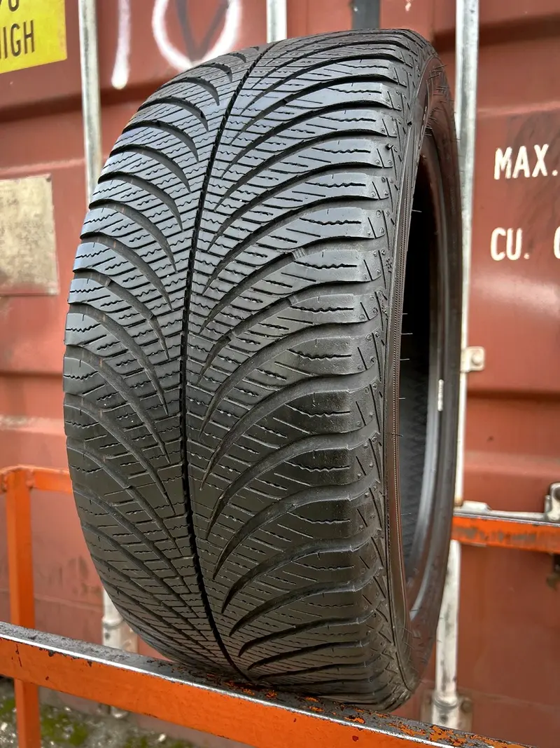 Б/у шина 215/50 R17 Goodyear Vector 4Seasons Gen-2, фото 1