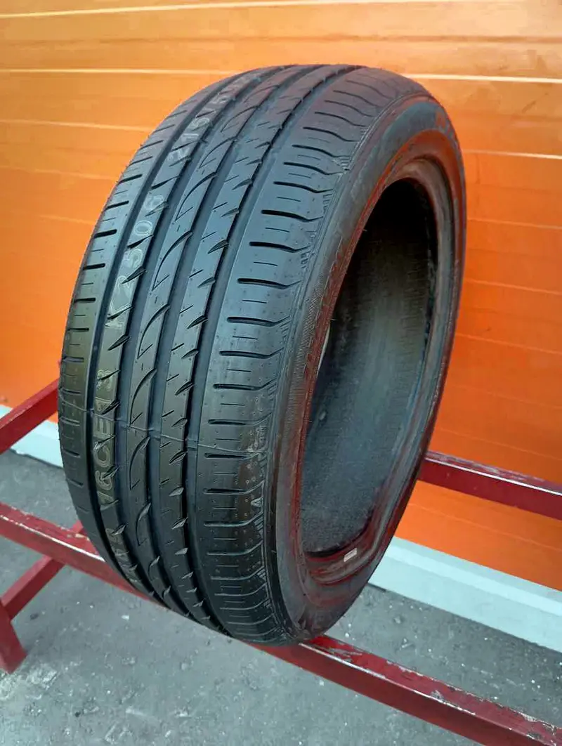 Б/у шина 215/50 R17 Nexen Nfera SU4