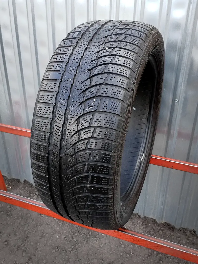 Б/у шина 215/50 R17 Nokian WR A4