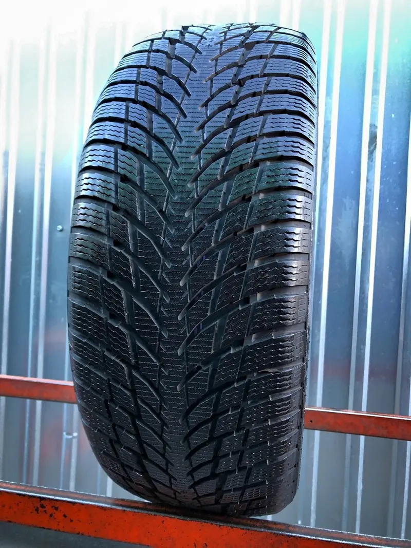 Б/у шина 215/50 R17 Nokian WR Snowproof P
