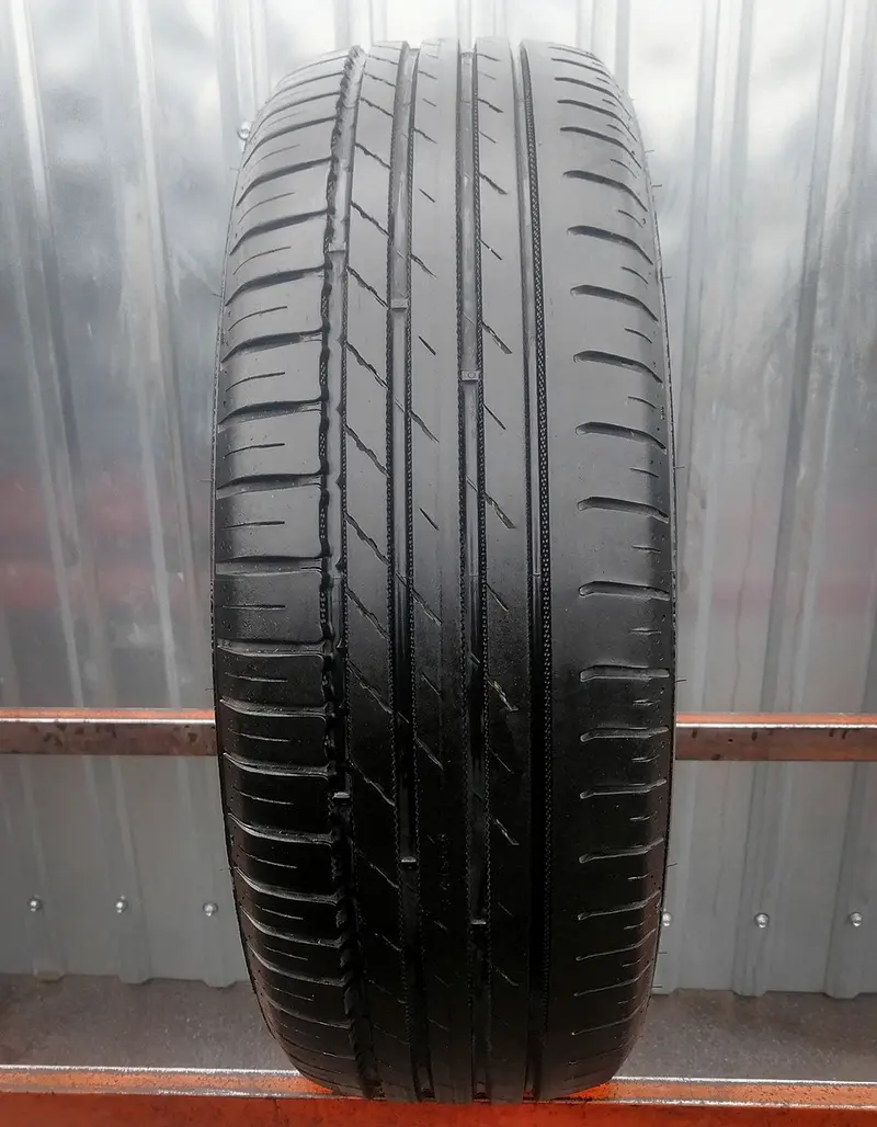 Б/у шина 215/50 R17 Nokian Wetproof