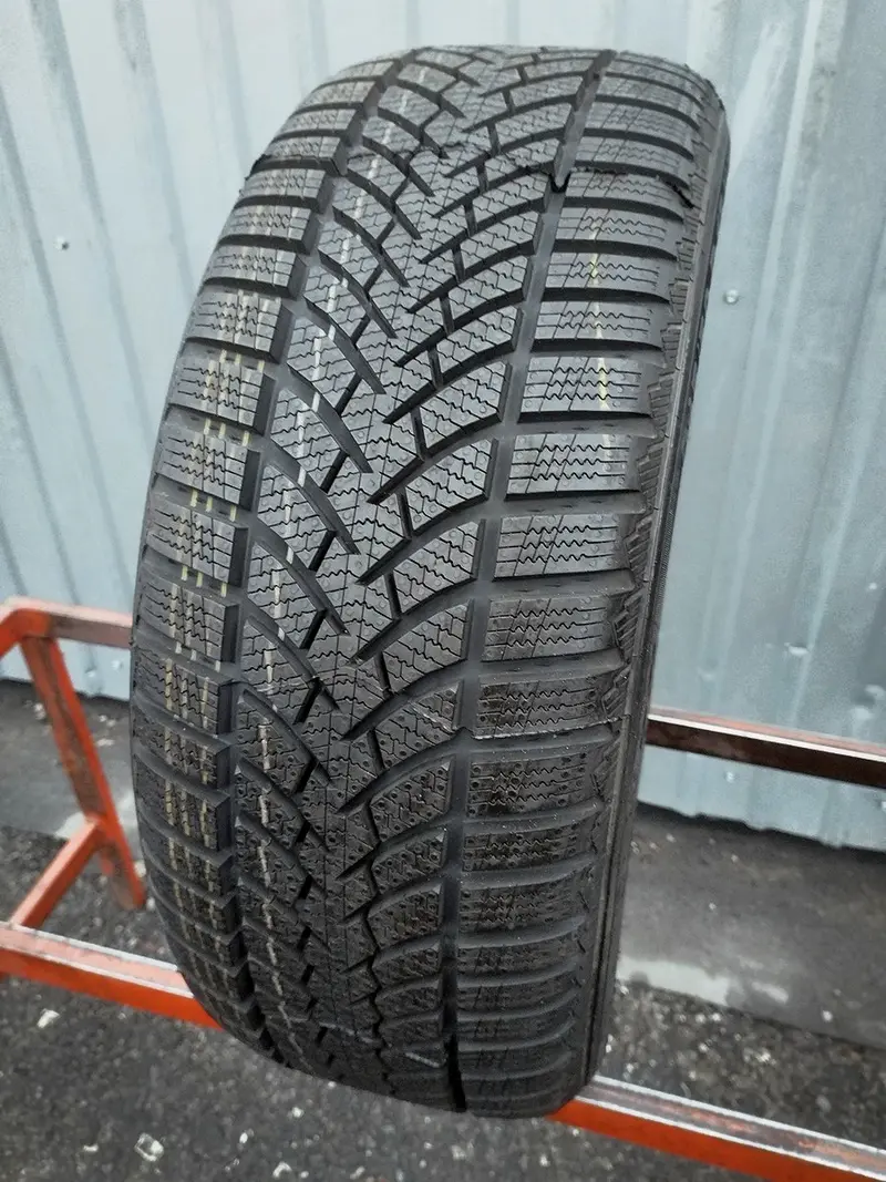Б/у шина 215/50 R17 Semperit Speed-Grip 3