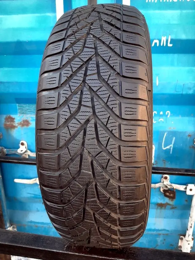 Б/у шина 215/50 R17 Yokohama W.drive V905