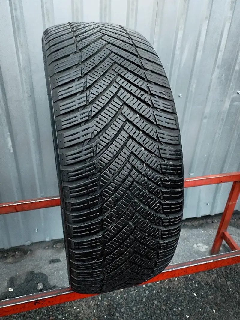Б/у шина 215/50 R18 Imperial All Season Driver